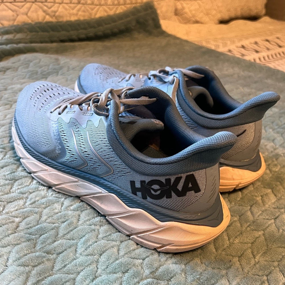 HOKA Arahi 5 Shoes